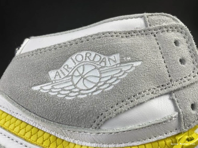 Smoke Air Switch 1 Jordan Light High CW6576-100 0608